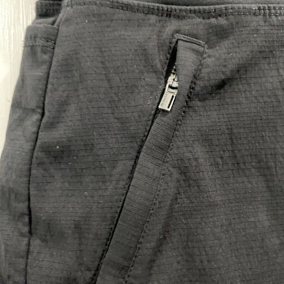 Athleta Shorts Women's 2 Trekkie North Short Outdoor Hiking Athleisure - Picture 2 of 4